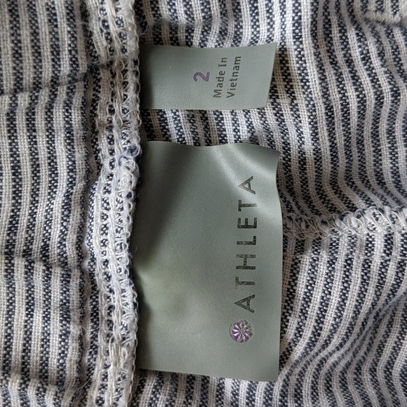 Size 2 Athleta Striped Linen Shorts - Picture 4 of 6